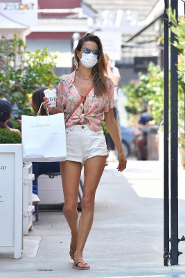 Alessandra Ambrosio pic #1235084