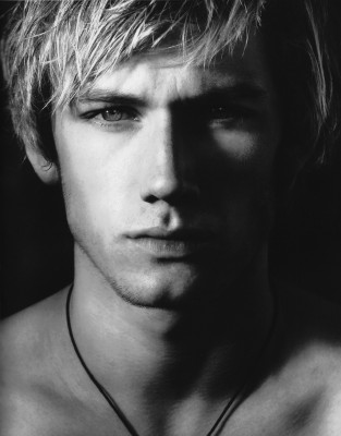Alex Pettyfer pic #324514