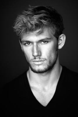 Alex Pettyfer pic #383643