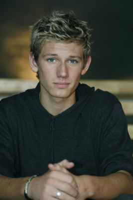 photo 5 in Pettyfer gallery [id238933] 2010-02-25 00:00:00