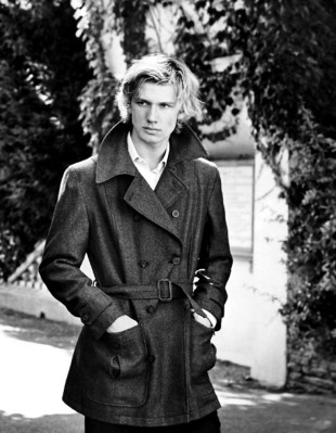 Alex Pettyfer pic #526627