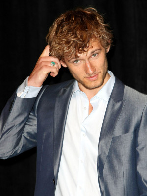 Alex Pettyfer pic #402491