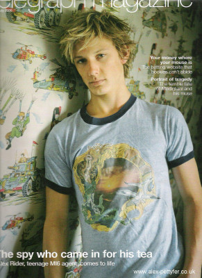 Alex Pettyfer pic #188521