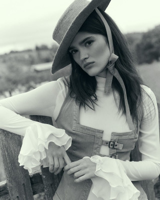 Alexandra Micu pic #1377762