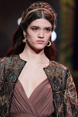Alexandra Micu pic #1201486