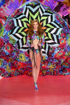 photo 5 in Alexina Graham gallery [id1081838] 2018-11-12 00:00:00