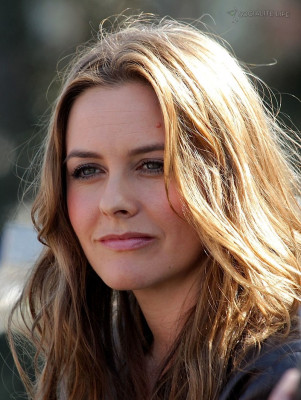 photo 21 in Alicia Silverstone gallery [id253404] 2010-05-04 00:00:00