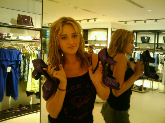 photo 21 in Aly and Aj gallery [id212545] 2009-12-11 00:00:00