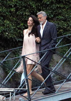 Amal Clooney pic #1180350