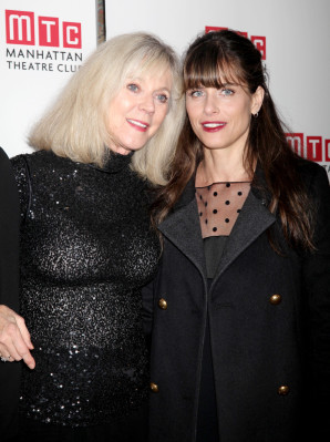 Amanda Peet pic #685013