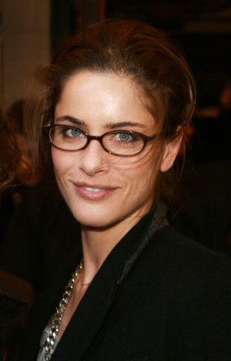 Amanda Peet pic #214606