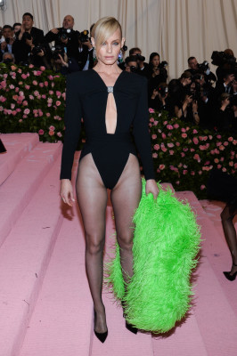 Amber Valletta pic #1131595