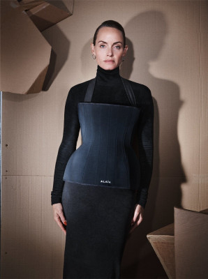 Amber Valletta pic #1328631