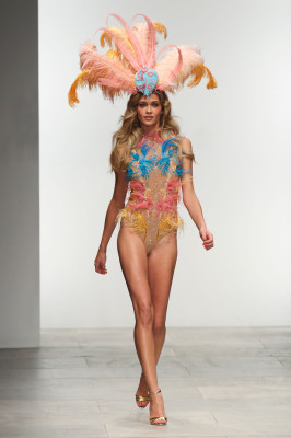 photo 5 in Ana Beatriz Barros gallery [id438376] 2012-01-27 00:00:00