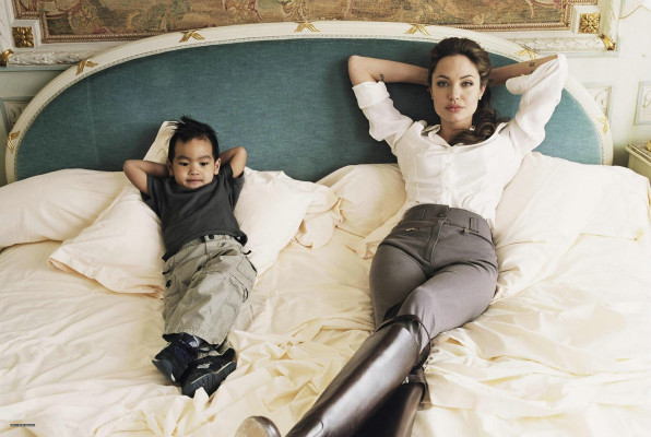 Angelina Jolie pic #109445