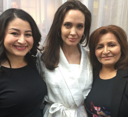 Angelina Jolie pic #973390