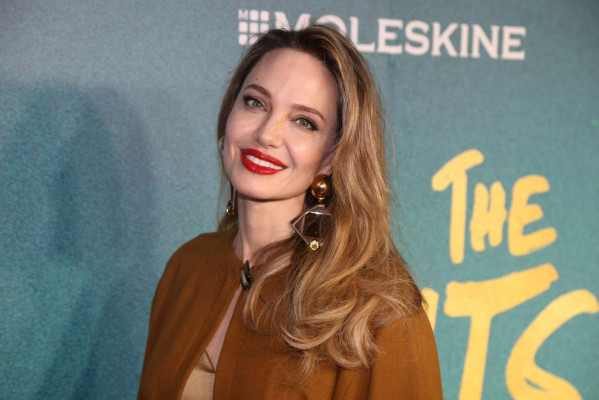 Angelina Jolie pic #1350585