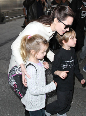 Angelina Jolie pic #759730