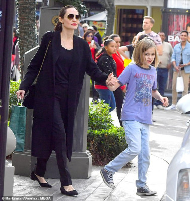 Angelina Jolie pic #1107789