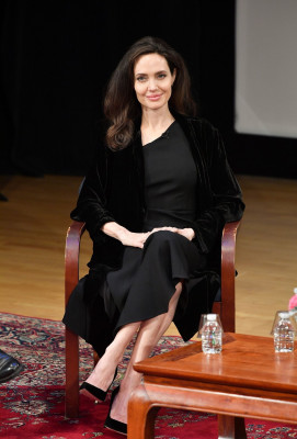 Angelina Jolie pic #990770