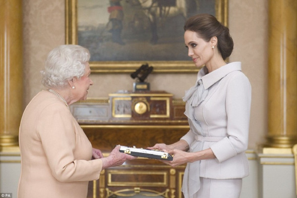 Angelina Jolie pic #733702