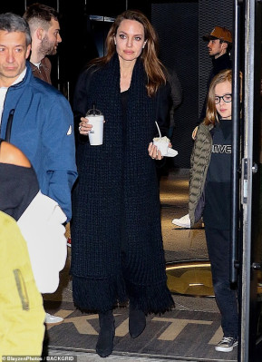 Angelina Jolie pic #1110223