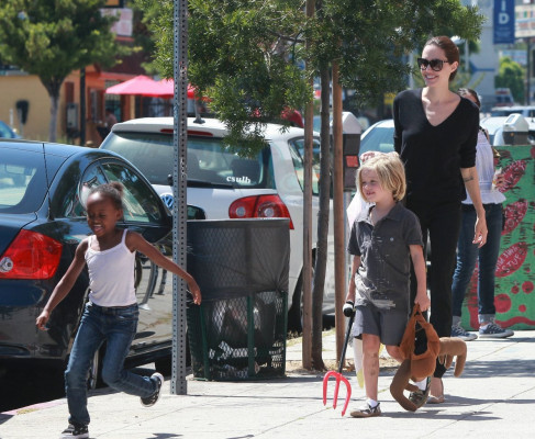 Angelina Jolie pic #394270
