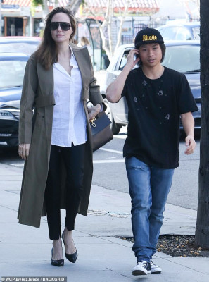 Angelina Jolie pic #1107957