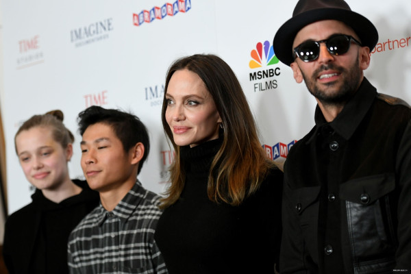 Angelina Jolie pic #1283829