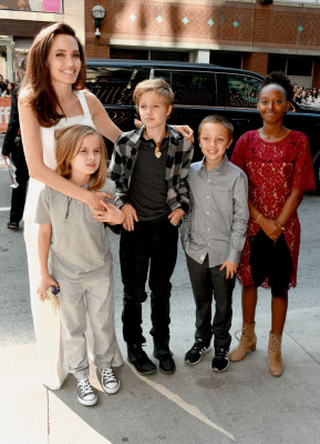 Angelina Jolie pic #962542