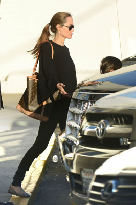 Angelina Jolie pic #577303