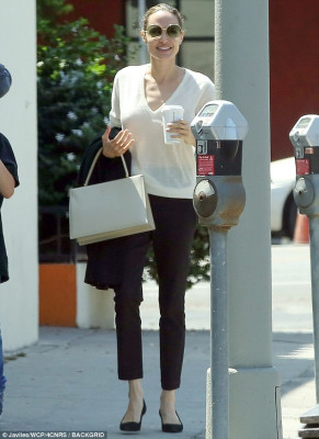 Angelina Jolie pic #1107955