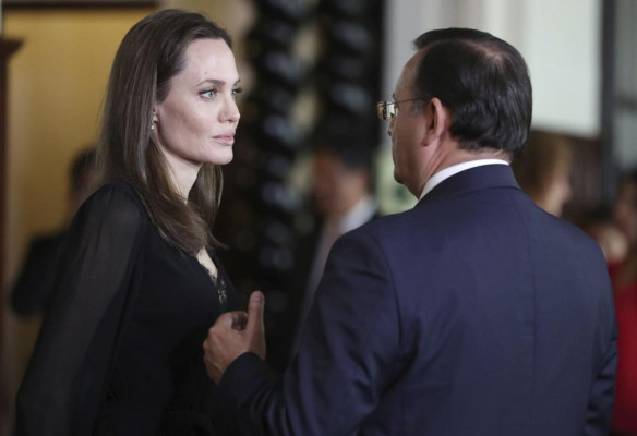 Angelina Jolie pic #1078336
