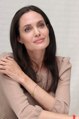 Angelina Jolie pic #824702