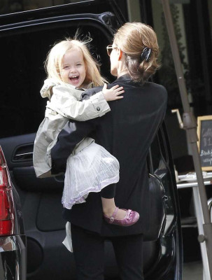 Angelina Jolie pic #453946