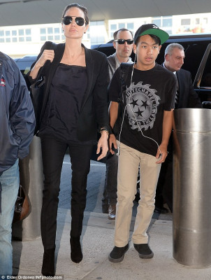 Angelina Jolie pic #771858