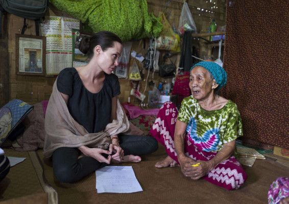 Angelina Jolie pic #788948