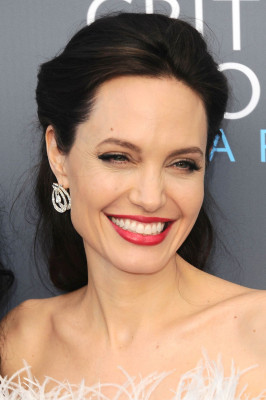Angelina Jolie pic #998046