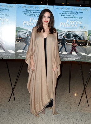 Angelina Jolie pic #971022