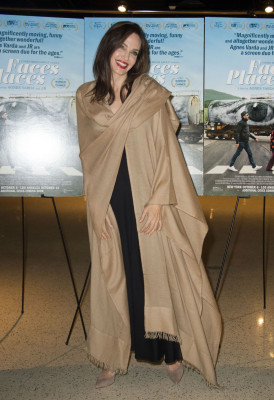 Angelina Jolie pic #971020
