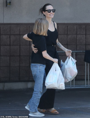 Angelina Jolie pic #1154050