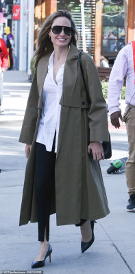 Angelina Jolie pic #1107782