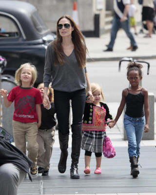 Angelina Jolie pic #655491
