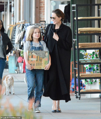 Angelina Jolie pic #1107958