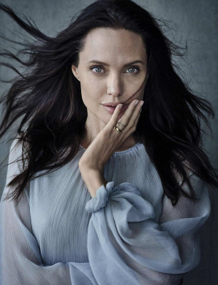 Angelina Jolie pic #809916