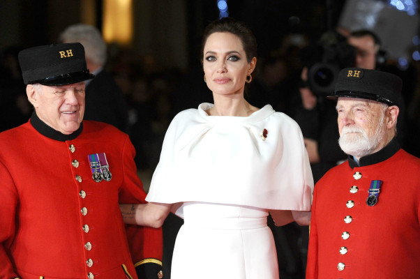 Angelina Jolie pic #744297