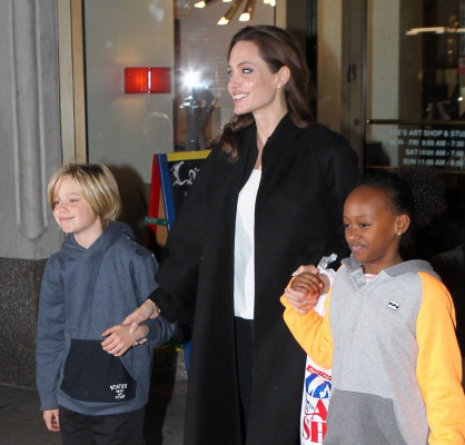 Angelina Jolie pic #743299