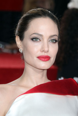 Angelina Jolie pic #438013