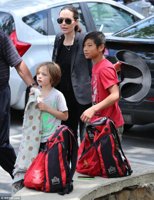 Angelina Jolie pic #780289