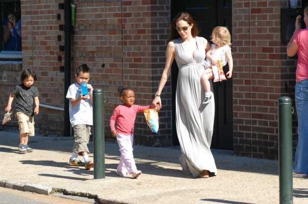 Angelina Jolie pic #90471